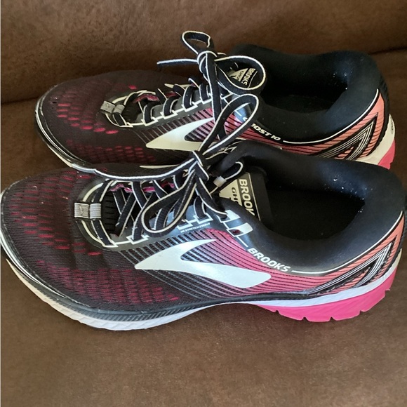 Brooks US 7.5 D Ghost 10 Women Athletic Running Sneakers Shoes Black Pink - Picture 2 of 4